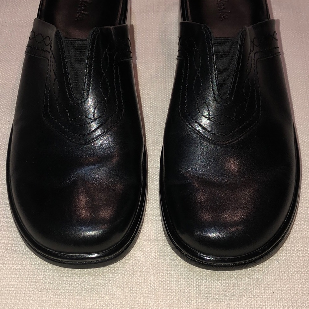 Clarks Women's Black Leather Wedge Mules - Picture 7 of 8